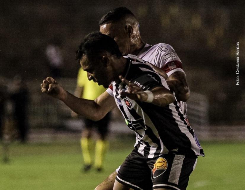 Foto: Cristiano Santos. Reprodução / Twitter @ Bot